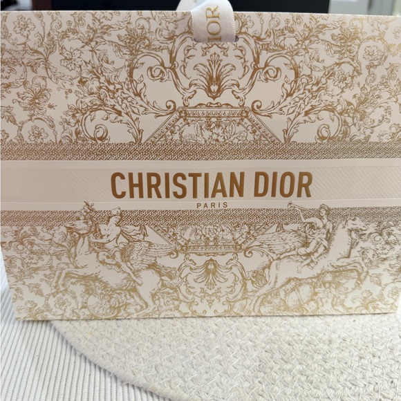 Dior 2025 Holiday GWP Cosmetic Case, Card Mirror with Dior Dust bag and GIFT BAG - Picture 15 of 16